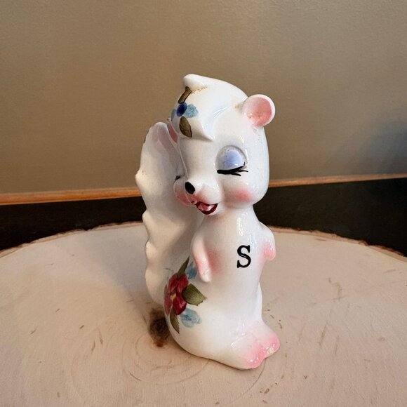 Vintage Japan Magnetic Anthropomorphic Salt & Pepper Shakers Hand-Painted - Picture 6 of 16